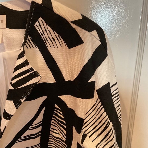 Chico’s black and white print jacket, sized 1 ( medium) - Picture 5 of 6